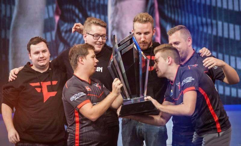 JDG战胜BLG，排名升至积分榜第一