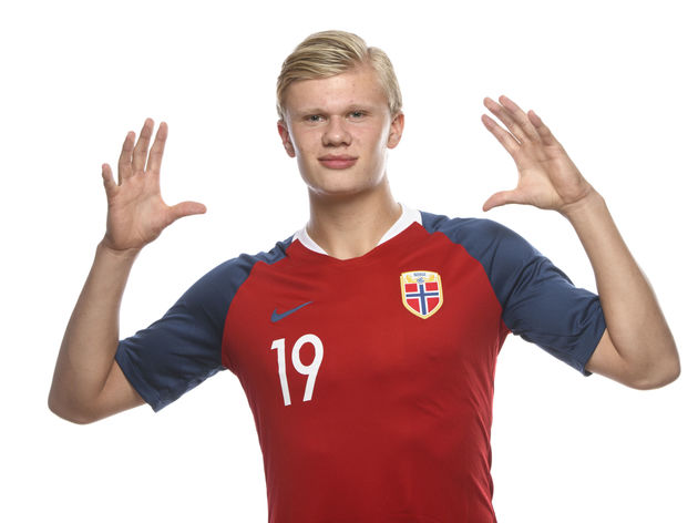 LOL官推发问：若23JDG与24GEN同处巅峰，谁会获胜？