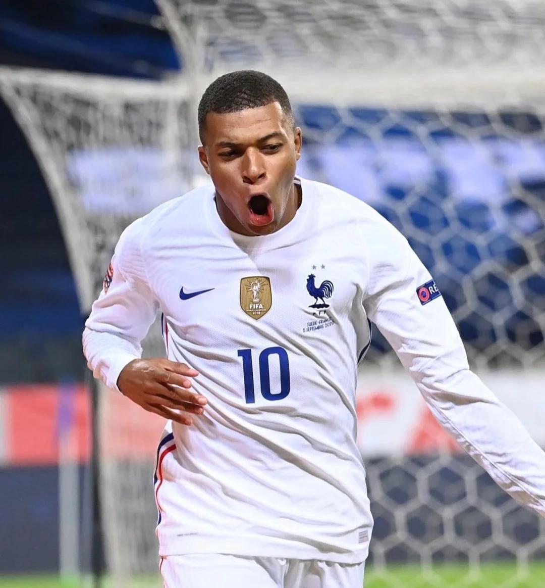 还有这种操作？这比赛从主办方到参赛选手都是假的