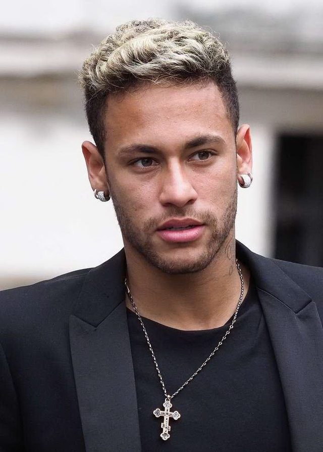 前LPL解说kitty更博晒照：Joy in Paris