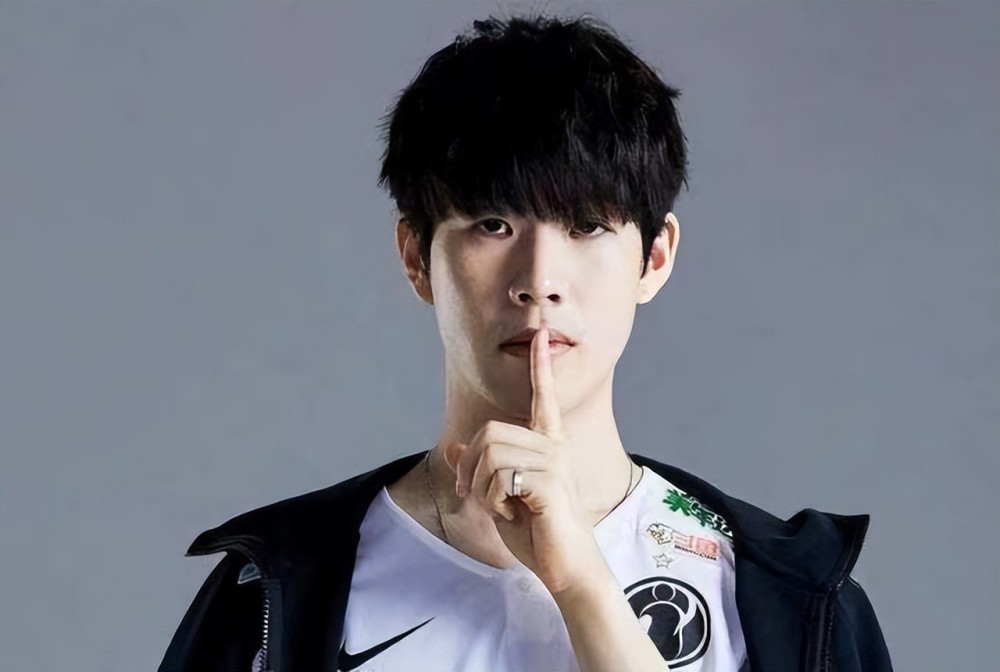 T1 战胜 Dplus KIA 在 LCK 2025赛季