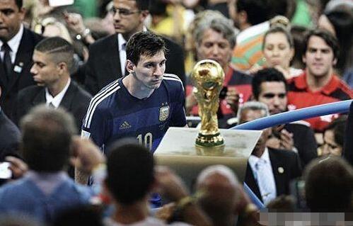 HOYA ：我认为 bin 是最强的上单选手之一，我想和他进行一场精彩的比赛。